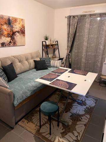 Cosy Apartment อีวรี-ซูร์-แซ็น ภายนอก รูปภาพ